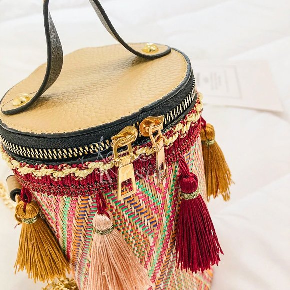 "Staycation" Tassle red bucket bag purse - Picture 5 of 8